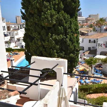 Modern Walking Distance To Shops And Apartment *