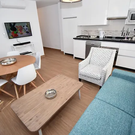 Apartment Modern Walking Distance To Shops And *